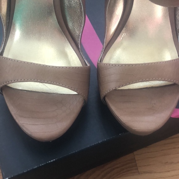 Strappy heels - Picture 9 of 11